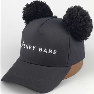 Disney babe Pom Pom hat